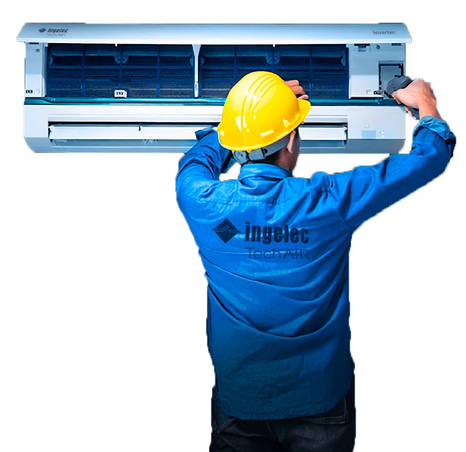 Technicien installant un climatiseur Inverter